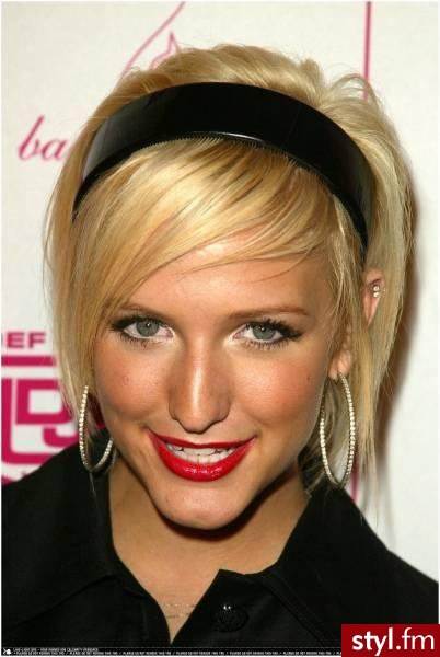 Ashlee Simpson - Średnie Fryzury