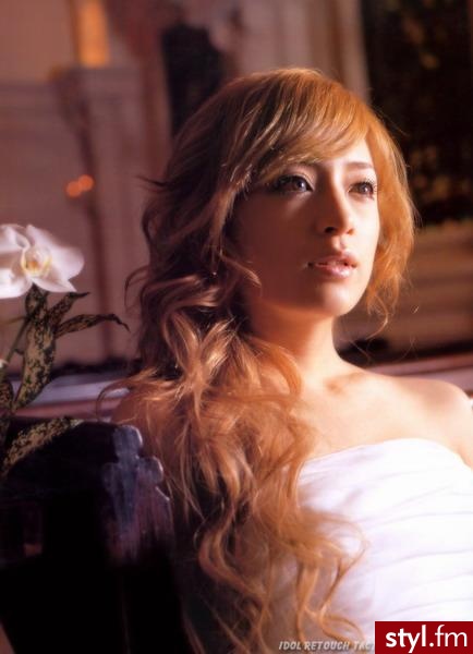 ayumi hamasaki - Kręcone Na co dzień Średnie Fryzury