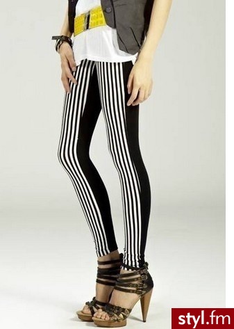 Japan Style Wyjątkowe czarne leginsy damskie w paski SP4308 - Paski Dodatki Moda