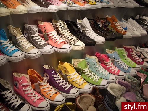 Jeżeli zdjęcie znajduje się  już w galerii poproszę o link. Zdjęcie nie jest moje więc tym samym nie posiadam innych fotek. Dzięki ;). - Pozostałe Buty Moda
