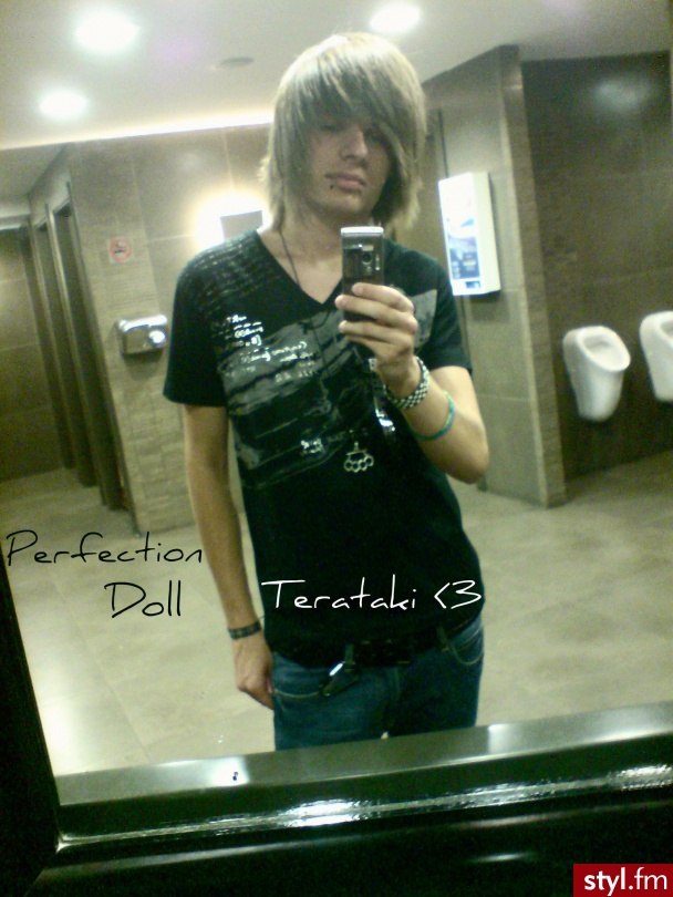 Perfection Doll. Perfection Doll (Martin) [tak - to moja photo xP] (osoby kore nazywaly mnie zlodziejem zdiec po udowodnieniu ze ja to ja juz wiecej sie nie odezwaly- wydmuchalem wam tromby!!! xD) - EMO Alternatywne Średnie Fryzury