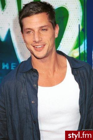 l. Simon Rex - Średnie Męskie Fryzury