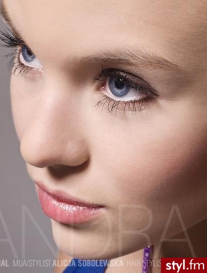 Modelka:Sandra C. ZDJĘĆ NIE KOPIOWAĆ!!!!! Więcej jej zdjęć(równie fantastycznych jak te) można zobaczyć na:http://www.maxmodels.pl/gal.html Serdecznie zapraszam :) - Makijaże