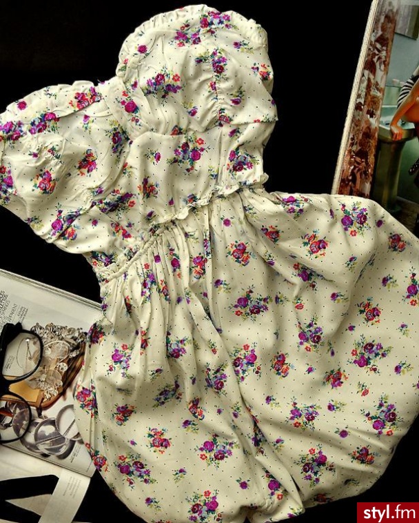Sukienki Moda