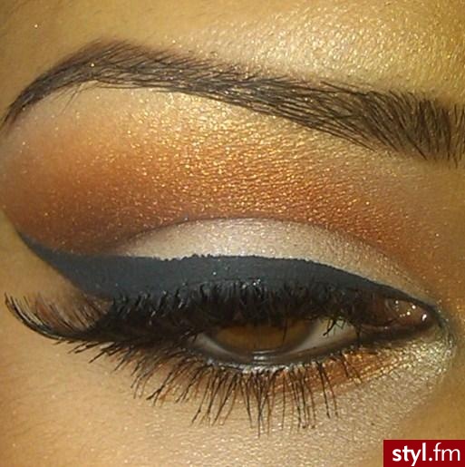 makijaż. Eyes
udpp
Mac soft ochre paintpot as base
Mac chamomile e/s on lids 
Mac paparazz-she in crease/below waterline
Mac embark e/s in outer v
Mac solar white e/s as highlight
Barry m liquid liner
Urban decay zero pencil in waterline
Ardell d - Makijaże