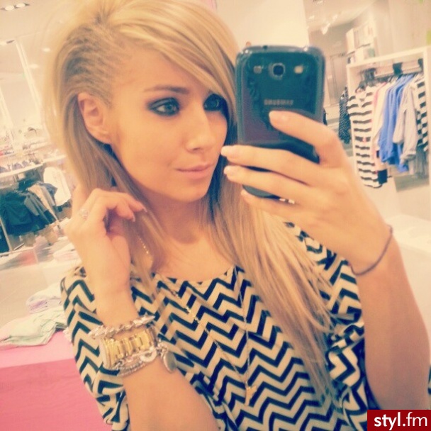 chyba się skuszę na taką fryzurkę:) - Blond Rozpuszczone Proste Na co dzień Długie Fryzury