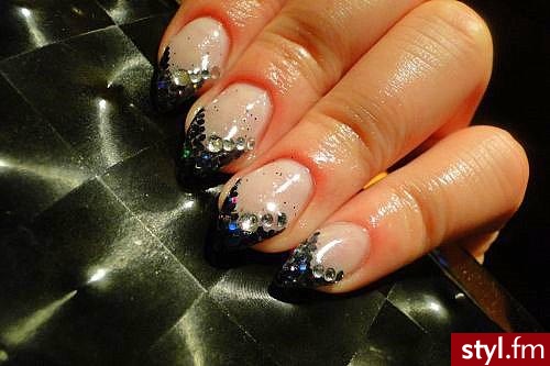 szpice ,holo,diamenciki - Paznokcie