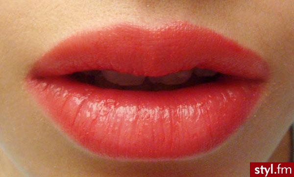 MAC Viva Glam Gaga & Cyndi Lipstick Swatches - Makijaże
