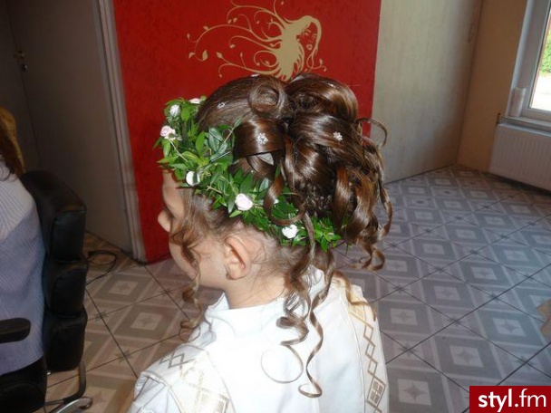 komunijne - Kręcone Na co dzień Średnie Fryzury