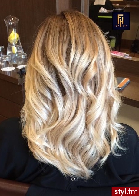 Koloryzacja z olaplex - Blond Rozpuszczone Kręcone Na co dzień Długie Fryzury