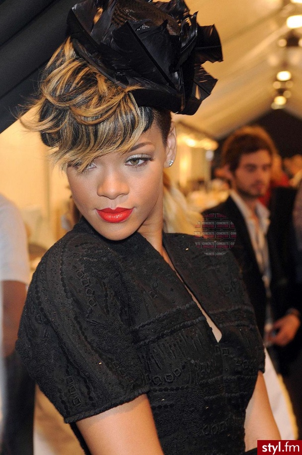 Riri . - Moda uliczna Inne Moda