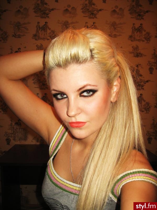 Średnie Fryzury