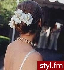 najmodniejsze fryzury ślubne. Fryzury ślubne, wieczorowe. najmodniejsze fryzury ślubne - Internetowy Katalog Fryzur IKF.com.pl, propozycje fryzur na każdą okazję np. fryzury dla nastolatek - Ślubne Średnie Fryzury