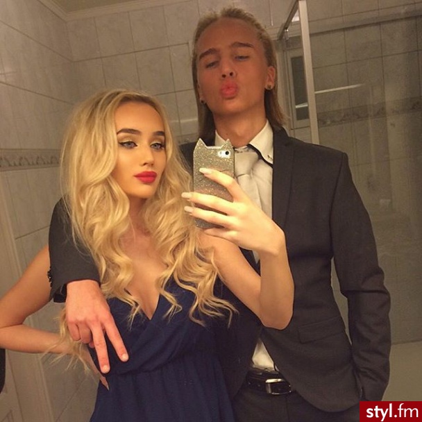 Blond Rozpuszczone Kręcone Wieczorowe Długie Fryzury
