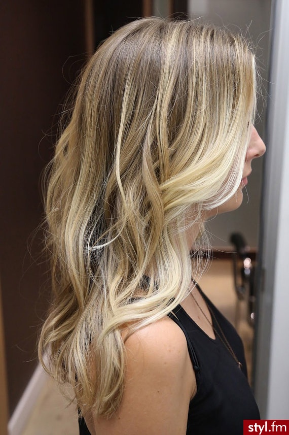 Blond Rozpuszczone Kręcone Na co dzień Średnie Fryzury