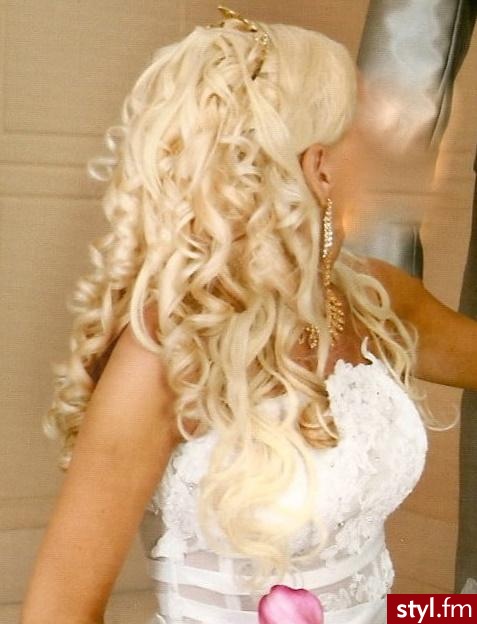 Blond loczki. Blond loczki - Wieczorowe Średnie Fryzury
