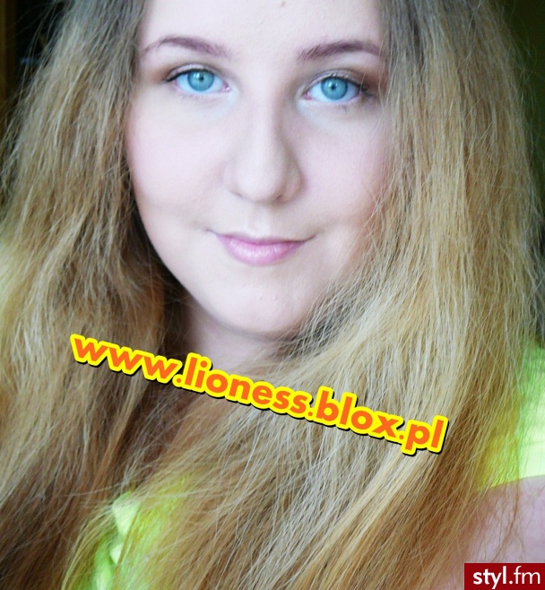 Ombre Hair farbą L'Oreal moje pierwsze wrażenia   zdjęcia jak i plusy i minusy znajdziecie...we FILMIKU: http://www.youtube.com/watch?v=rn_3eH1hawM jak NOTCE NA BLOGU: http://lioness.blox.pl/2013/08/Moje-Ombre-Hair-z-farba-Loreal.html - Blond Rozpuszczone Proste Na co dzień Długie Fryzury