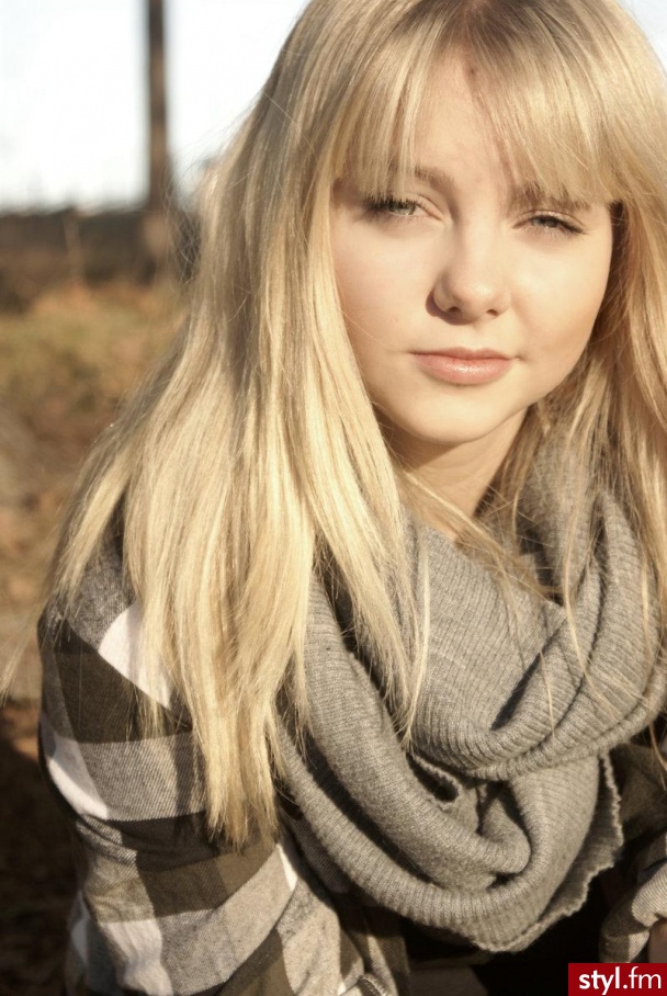 Blond włosy z grzywką - Długie Fryzury