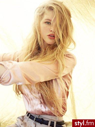 Fryzura - Blond Rozpuszczone Proste z grzywką Na co dzień Długie Fryzury