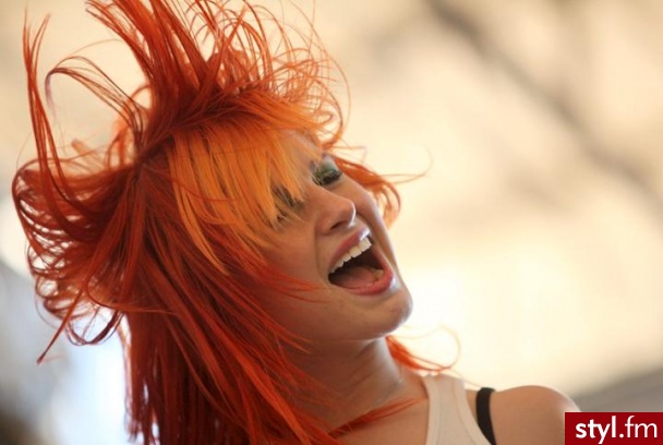 Hayley Williams from Paramore. Hayley Williams Warped Tour 2009 - Średnie Fryzury