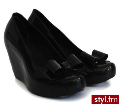 pantofle Melissa. pantofle Melissa. Cena: 289,90 złotych, do kupienia w butiku Lolly Pop w warszawskim CH Blue City oraz w sklepie internetowym. - Pozostałe Buty Moda