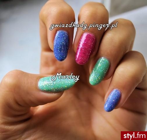 Glitter nails - Migdałki Naturalne Paznokcie
