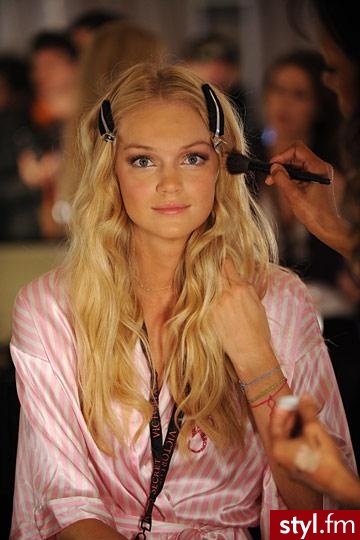 Lindsay Ellingson - Długie Fryzury
