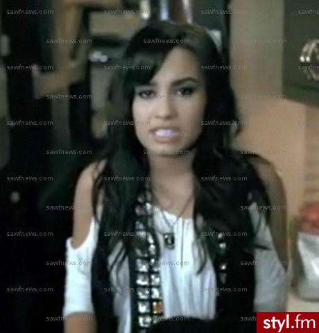 Demi Lovato na planie teledysku Don't Forget :) - Długie Fryzury