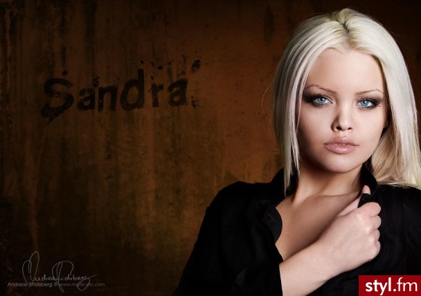 Proste blond włosy - Średnie Fryzury