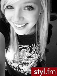 :* - Średnie Fryzury