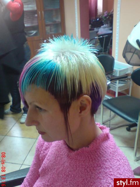 Salonik u Ani Anna Nieroda Bartoszyce ul.kopernika  8\1 tel.0897622180 Pełna satysfakcja klienta!!! - Punk Rock Alternatywne Średnie Fryzury
