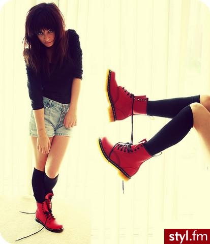 Jeżeli zdjęcie znajduje się już w galerii poproszę o link - Moda uliczna Inne Moda