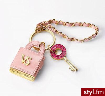 Przywieszka do kluczy od Victoria’s Secret. Cena: $19 - Gadżety Inne Moda