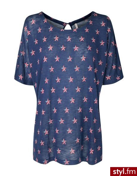veamag. Pobrano ze strony: http://www.stradivarius.com/en/collection/t-shirts/detalle/1819_oversize-shirt-with-open-back- - Misz-masz