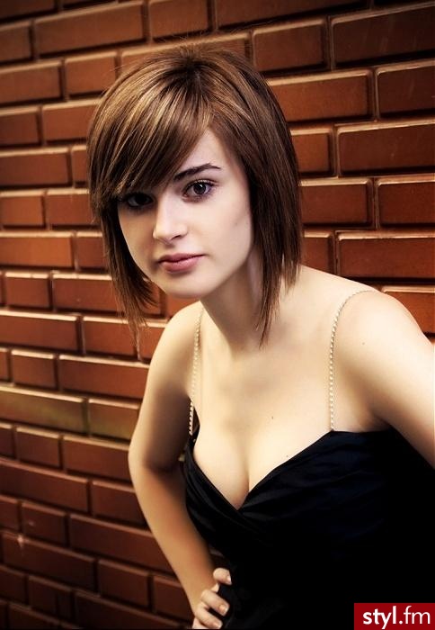 Średnie Fryzury