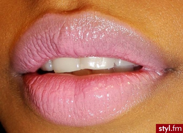 makijaż. MAC Snob Lipstick (creamy pink) - Makijaże