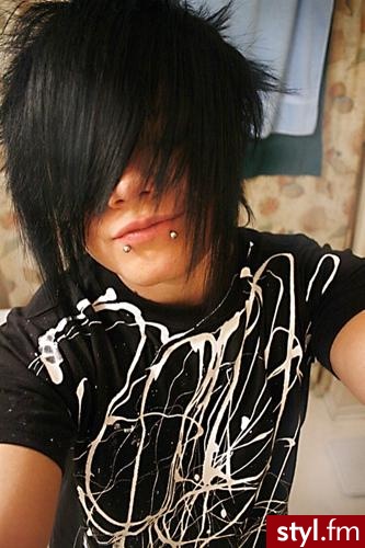 Jeśli zdjęcie już jest w galerii podaj link to usunę :) - EMO Alternatywne Średnie Fryzury