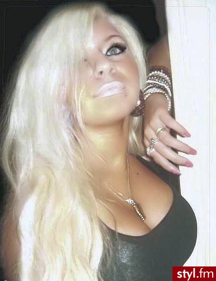 Barbie.. :). dopracowana.. włosy, makeup, biżuteria ..:) - Długie Fryzury