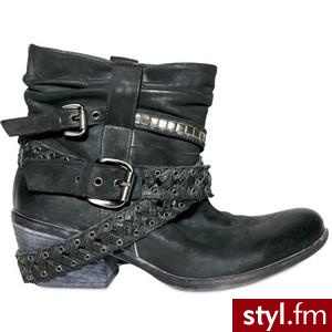 STRATEGIA - WASHED LEATHER BELT LOW BOOTS - Polyvore. Pobrano ze strony: http://www.polyvore.com/strategia_washed_leather_belt_low/thing?id=13113024 - Pozostałe Buty Moda
