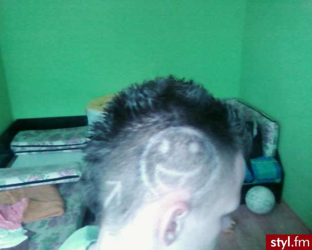 sam robilem w domowym salonie=) - Punk Rock Alternatywne Średnie Fryzury