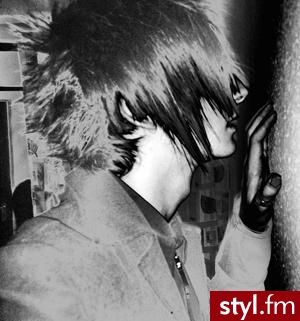 Sorry, ze namieszane w fotoshicie, ale tak lepiej widac jak jest wycieta :) - EMO Alternatywne Średnie Fryzury