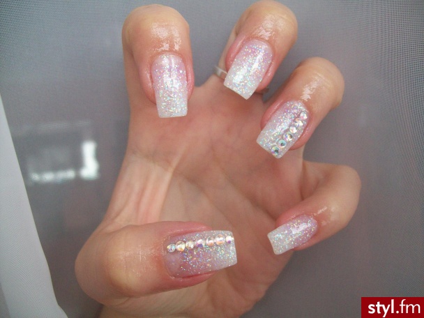 Błyskotki. Tęczowy pyłek, cyrkonie Swarovski ;) - Paznokcie