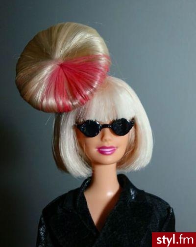 kolekcja lalek Barbie, które powstały na podobieństwo GaGi. Każda z nich jest ubrana w miniaturkę stroju, w którym mogliśmy zobaczyć piosenkarkę. - Misz-masz