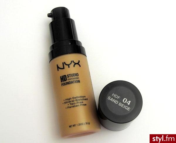 twarz. NYX Cosmetics HD Studio Photogenic Foundation Review and Swatches - Makijaże