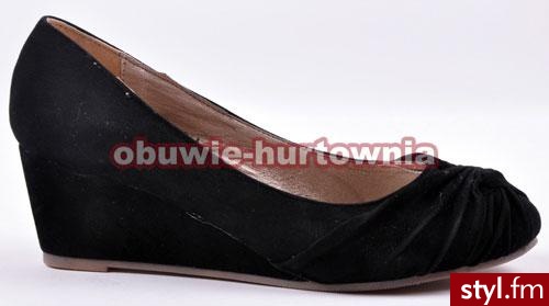 http://allegro.pl/item998470023_wiosna_2010_czolenka_koturny_zamsz_723_black_38.html link do bucików : ) - Pozostałe Buty Moda