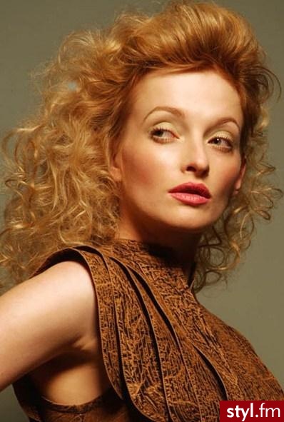 Strawberry blonde - Kręcone Na co dzień Średnie Fryzury