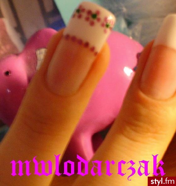 Autor: mwlodarczak french z kwiatuszkami. Autor: <b>mwlodarczak</b><br /> - Paznokcie
