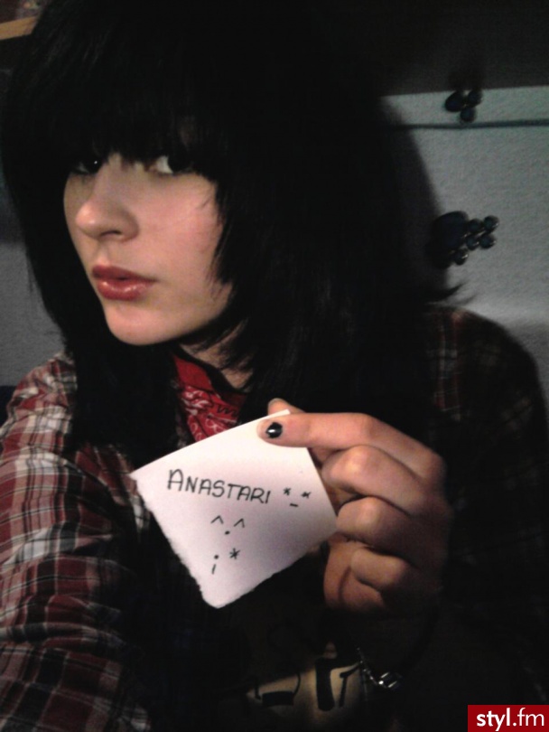 ^^. zdjęcie ciemne troche, ale widac xD drugie zdjecie dla anastari :** :*** - Średnie Fryzury