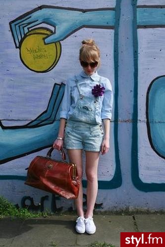 Jeżeli zdjęcie znajduje się już w galerii poproszę o link - Moda uliczna Inne Moda