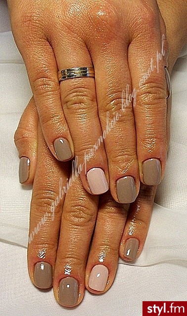 Manicure hybrydowy - Kwadratowe Żelami Naturalne Paznokcie